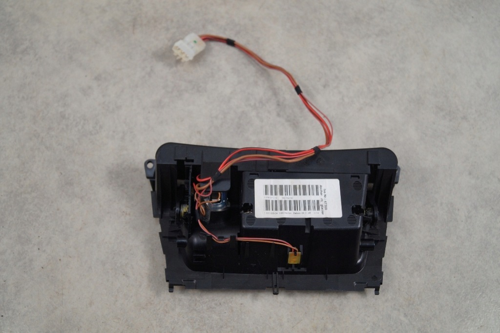 фото №3, Пепельница bmw 1 e88 cabrio 07-11