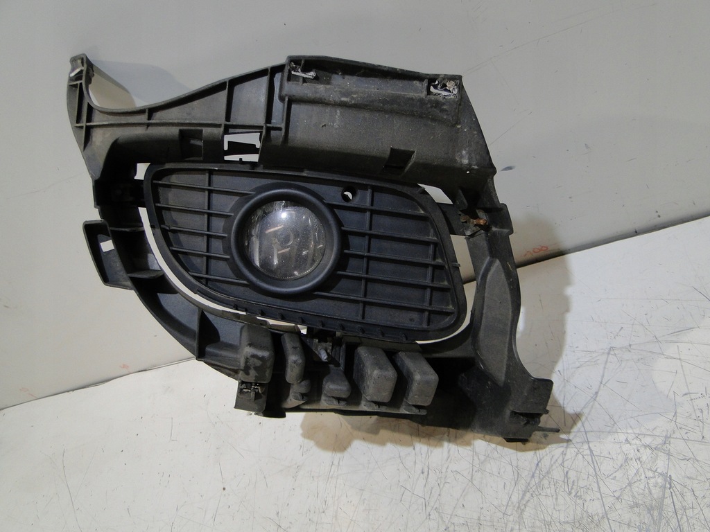 фото №1, Mercedes a w169 кронштейн противотуманной фары правое противотуманная фара