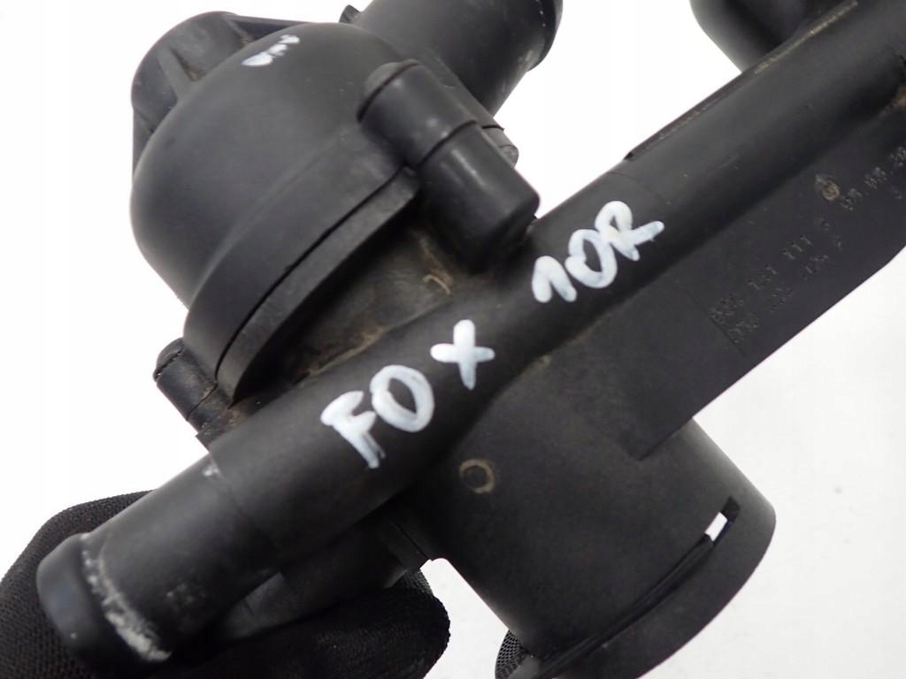 фото №9, Корпус термостата патрубок wody 03c121111b 03c121111b vw fox 1.2i chf 10r