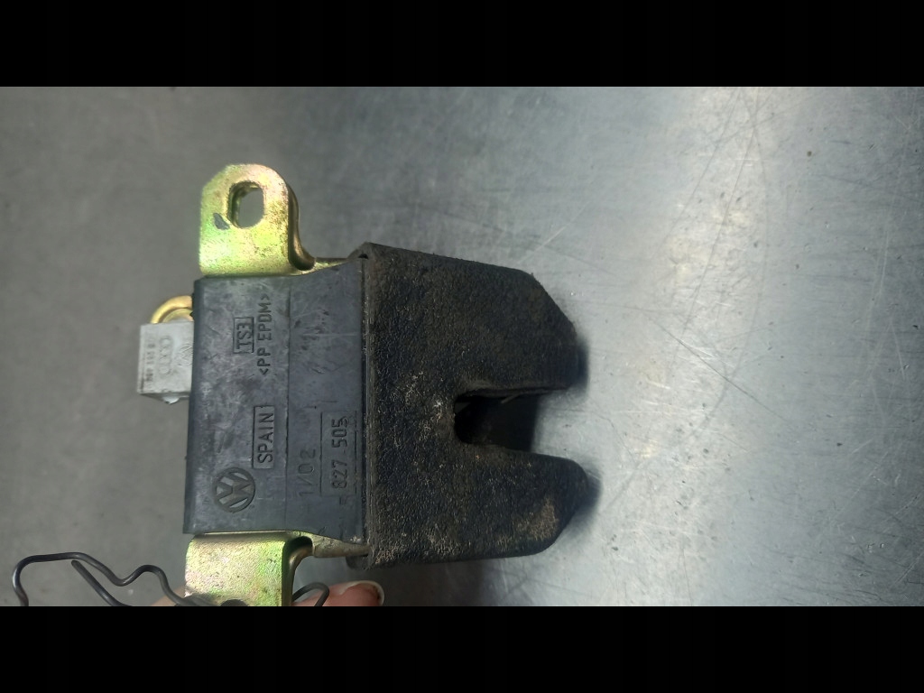 фото №1, Замок крышки vw passat 8d5959489