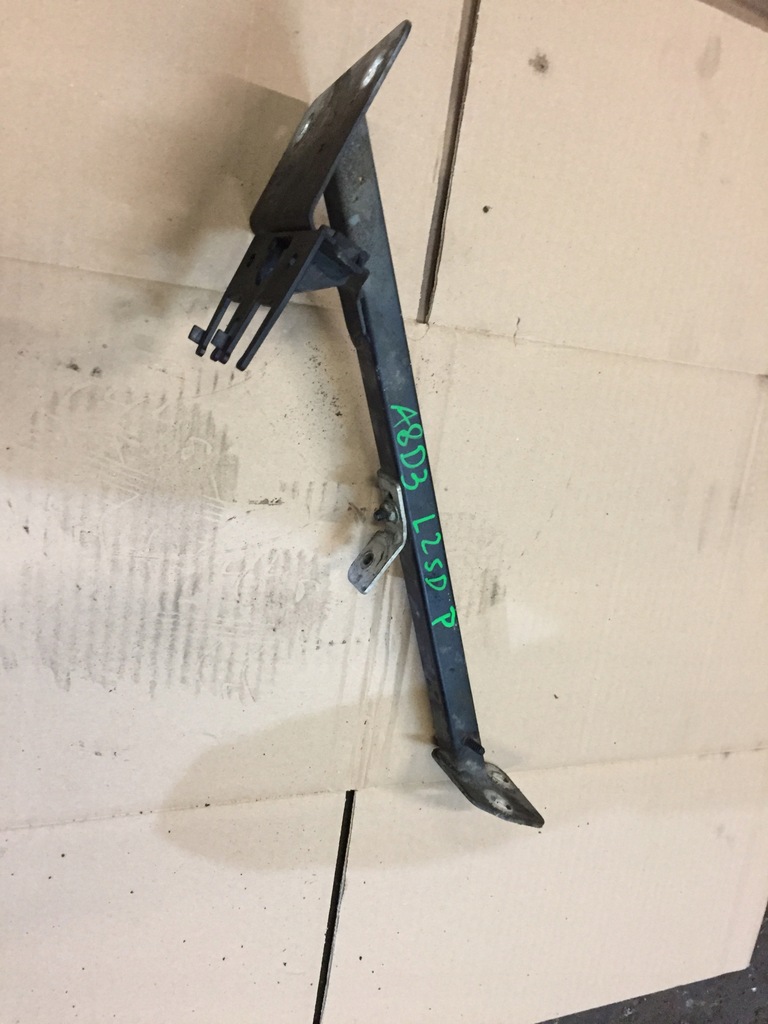 фото №1, A8 d3 кронштейн крыла правый перед 4e0805464e