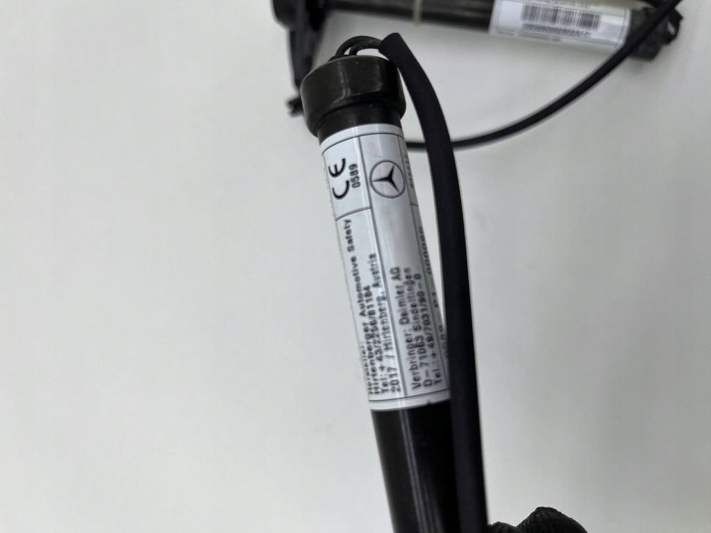 фото №5, Mercedes w205 патрон капот правый левый комплект a2059060002