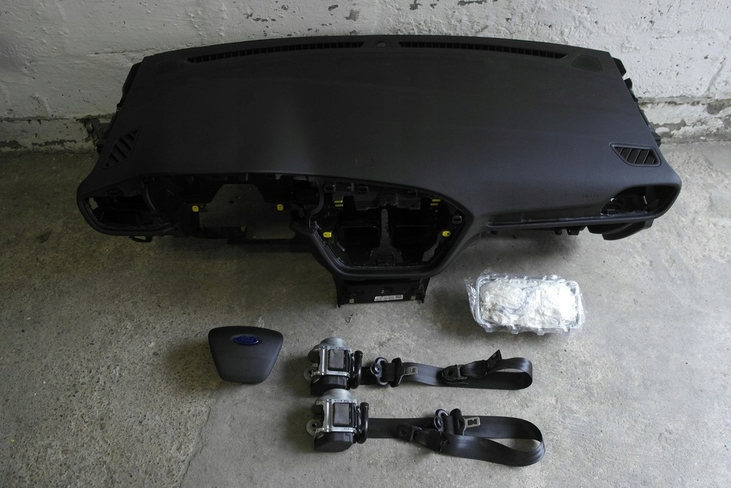 фото №1, Ford fiesta mk8 подушка безпеки pas ремені панель приладів консоль панель приладів pulpit полиця