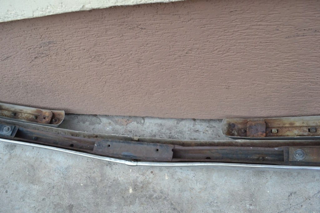 Mercedes w114 бампер перед передній хром Недорого