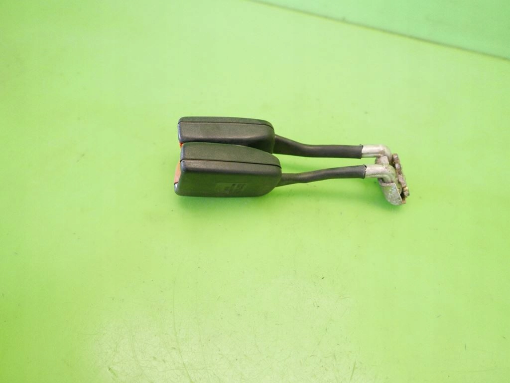 фото №9, Замки поперечина ременів задня audi 80 b4 kombi 5d 91-96