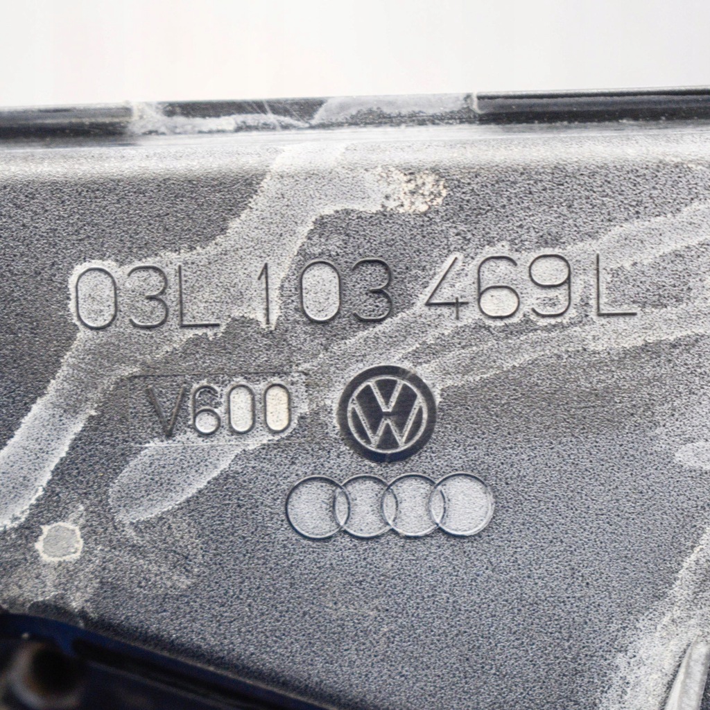 фото №6, Audi a5 sportback 8ta 2011 крышка клапанов