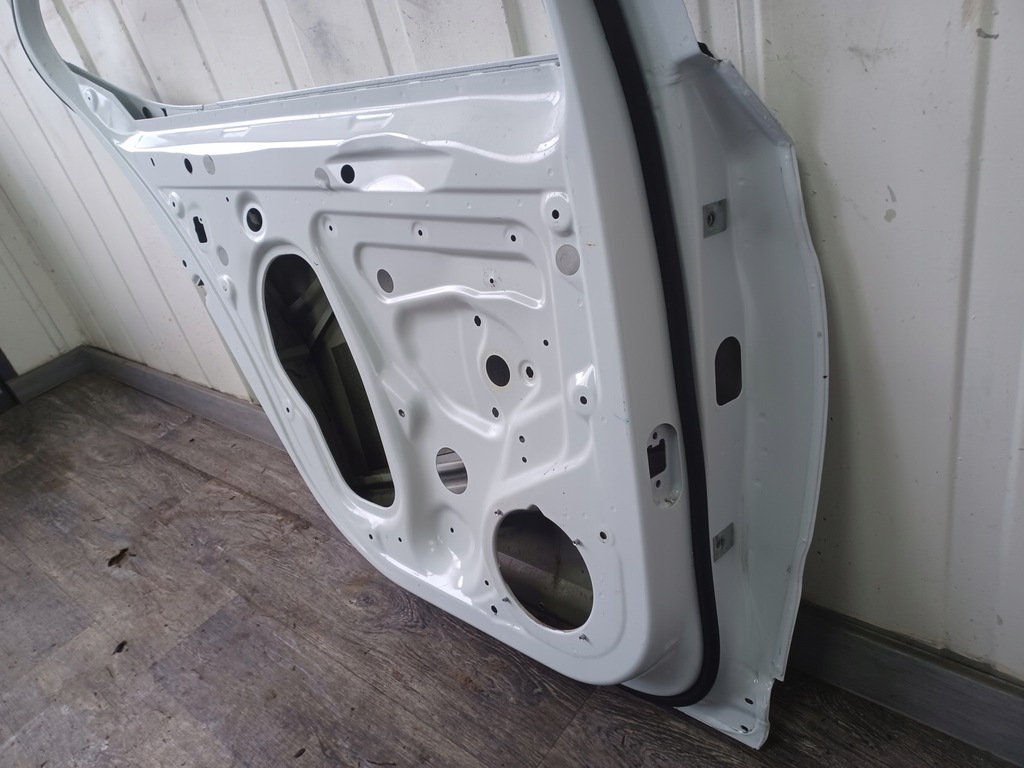 фото №14, Двері --- skoda superb iii sedan -- задні ліва задня лівий