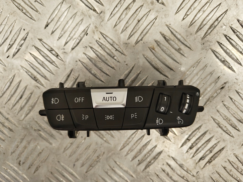 фото №1, Bmw 1 f40 панель света 5a16ab7