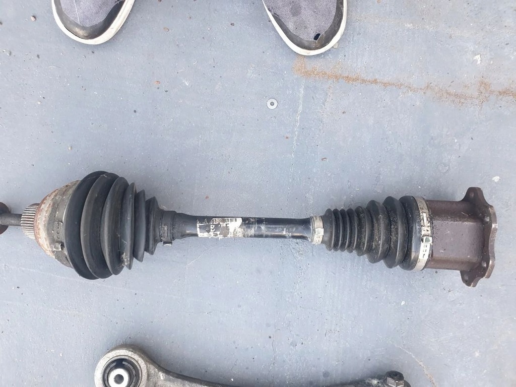 фото №1, Приводной вал перед 4g0407271e audi a6 c7