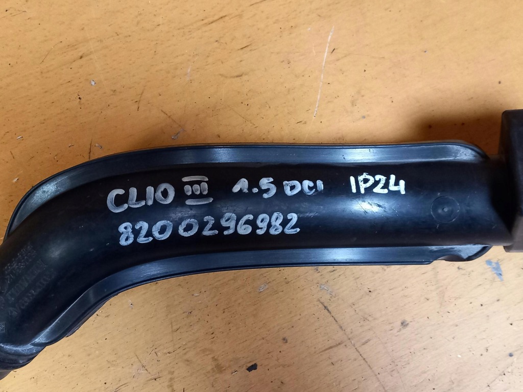 Труба шланг повітря renault clio iii 1.5 dci 8200296982 в Україні