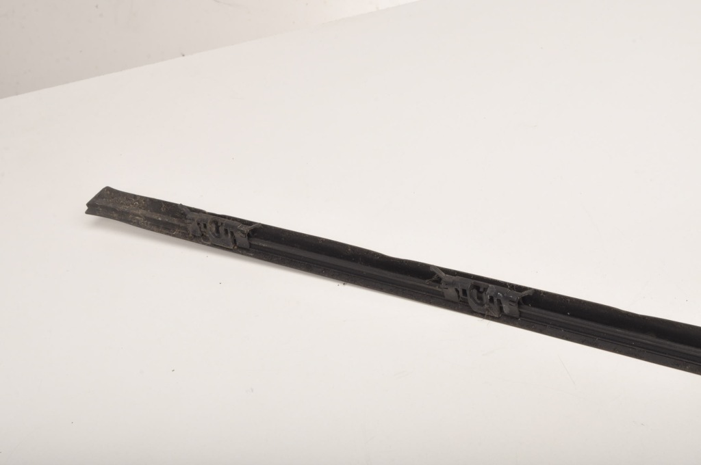 фото №10, Volvo s60 ii v60 молдинг стекло передней лобовое 30753985 левая