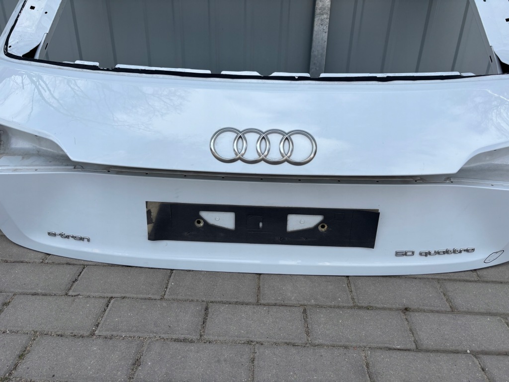 Крышка багажника задний  задняя audi etron 4ke Цена