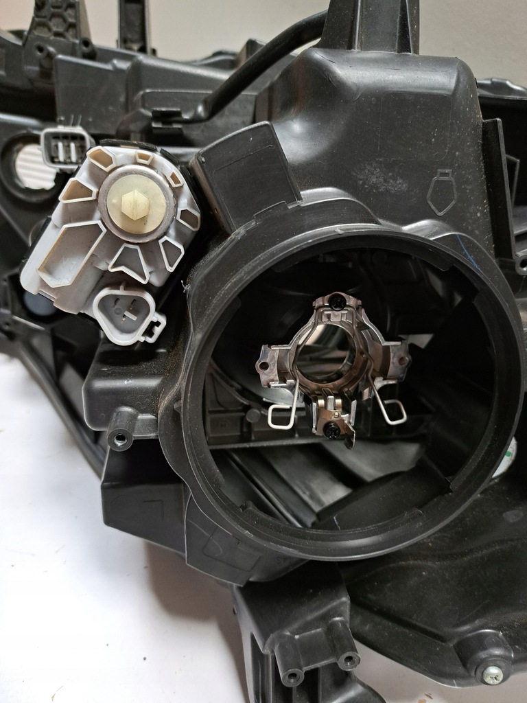 фото №14, Suzuki sx4 s cross ксенон лампа перед левая 100-17735 оригинал europa