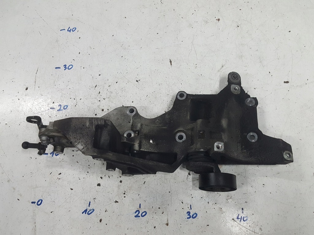 Купити Vw passat b6 05-09r 2.0 tdi cba кронштейн генератора