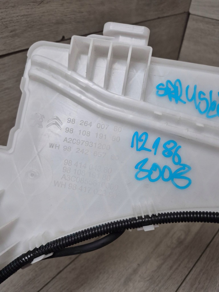 12186. peugeot 3008 бачок омивача 9826400780 в Україні