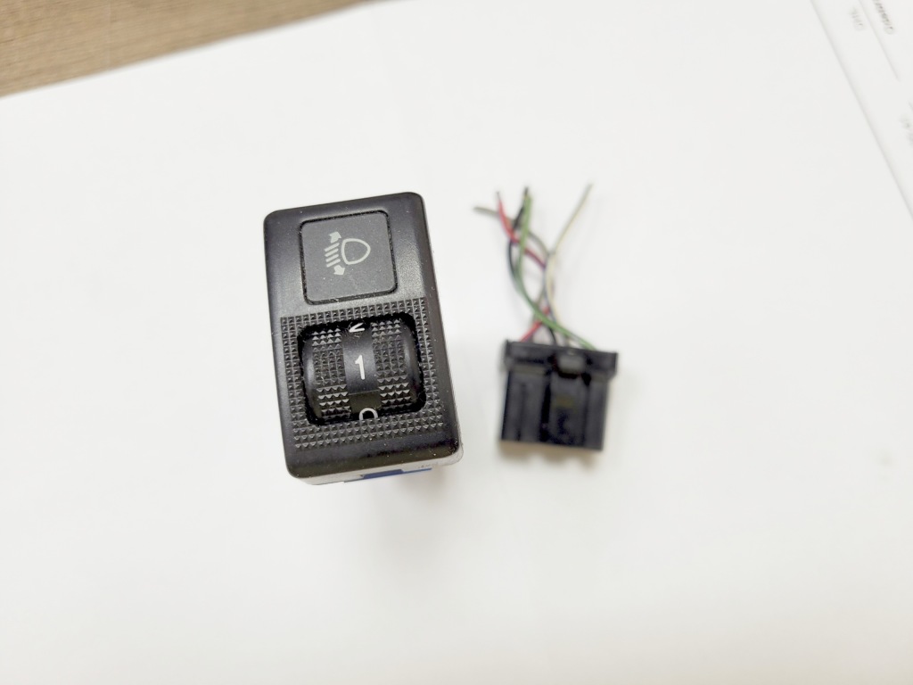 фото №6, Регулювання світла лампа фари перед штекер mazda premacy bj3d