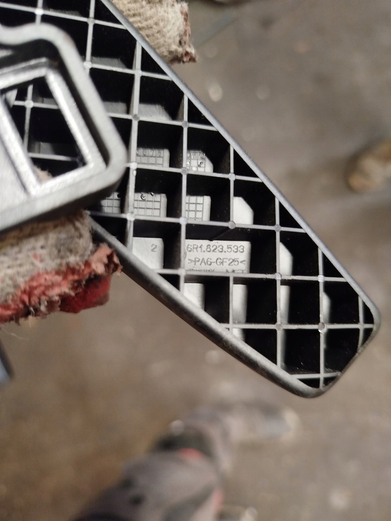 фото №9, Seat оригінальний номер 6r1823633