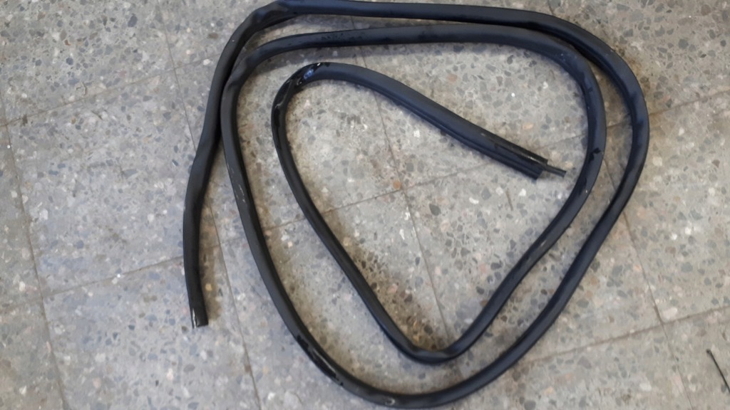 фото №1, Прокладка дверь правый перед mazda rx-8 04r