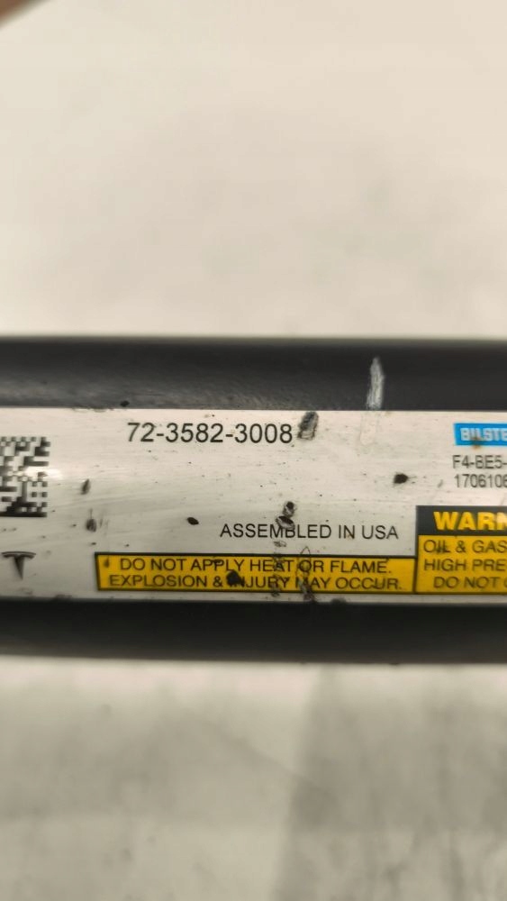 Купити Амортизатор задній права сторона tesla model s 106746625c