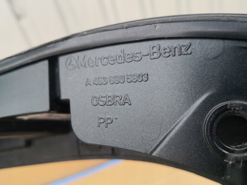 Купити G-klasa w463 w464 amg 18- молдинг правий задній крила