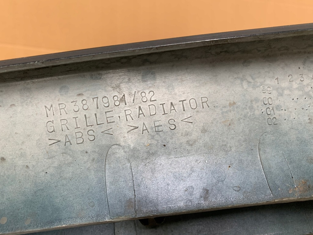 фото №4, Mitsubishi pajero iii 99-02 решётка радиатора