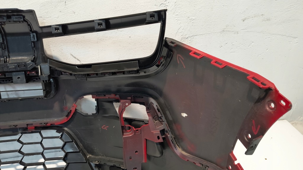 Бампер перед передній jeep avenger 23- в Україні