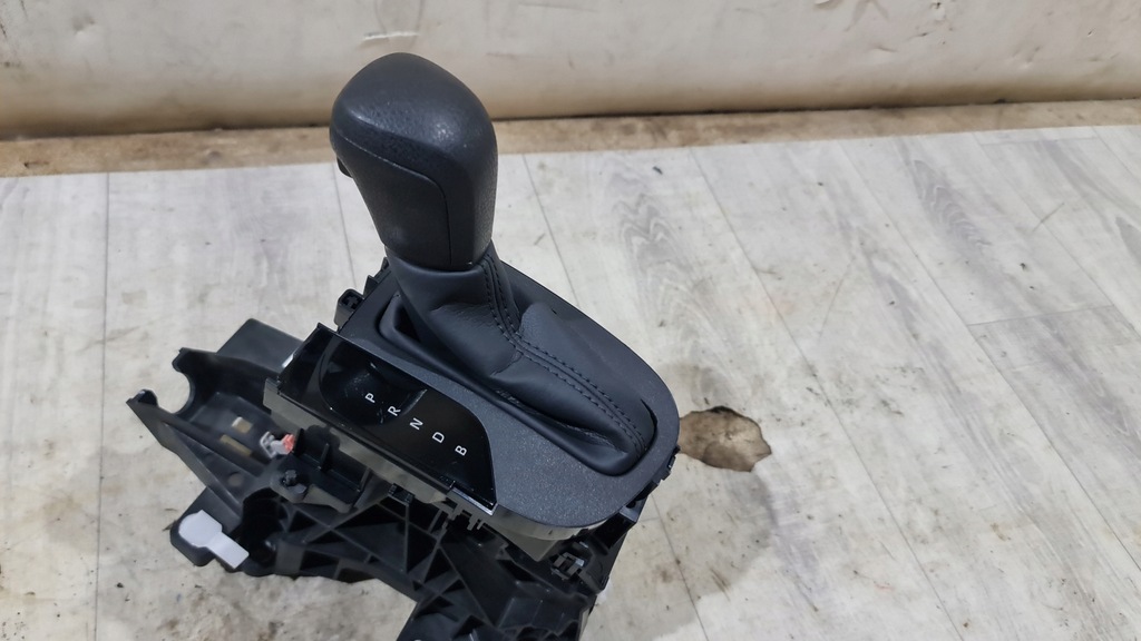 фото №6, Toyota yaris iv 21 домкрат переключения передач выборщик чехол