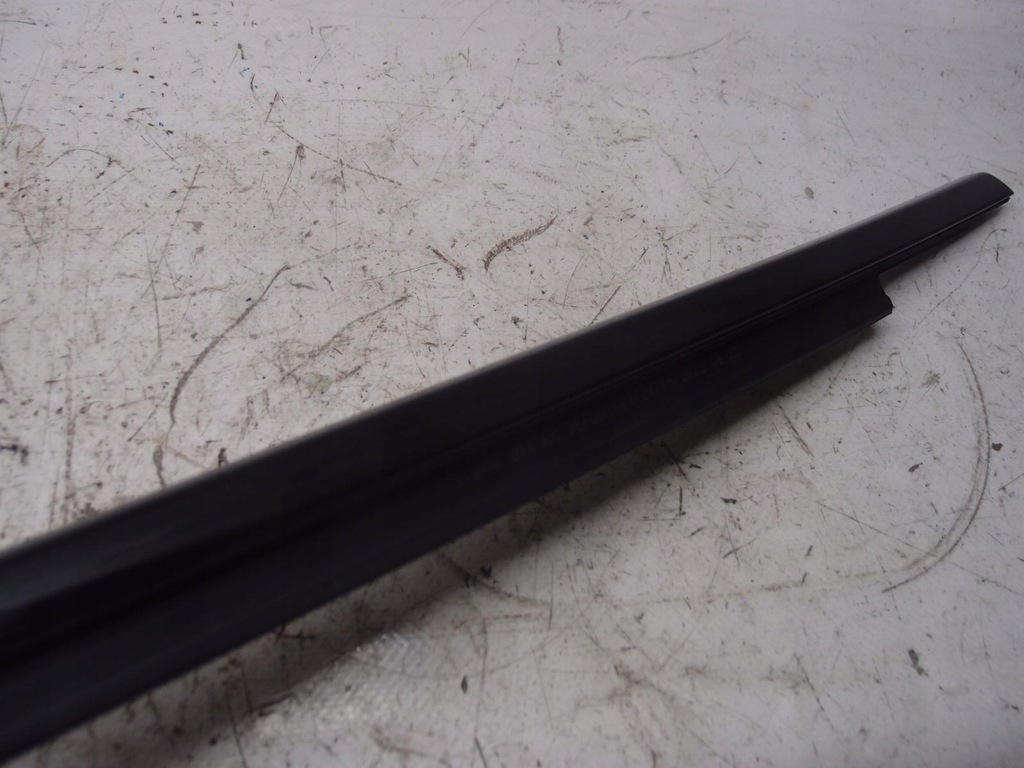 фото №8, Молдинг ущільнювач правий задня bmw x1 u11 9451535