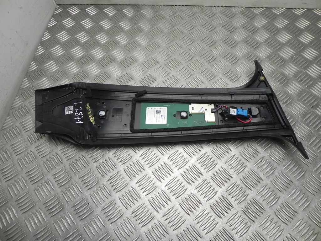 фото №5, Кришка kolumny-b tesla model y 2021 з правої 151625800e