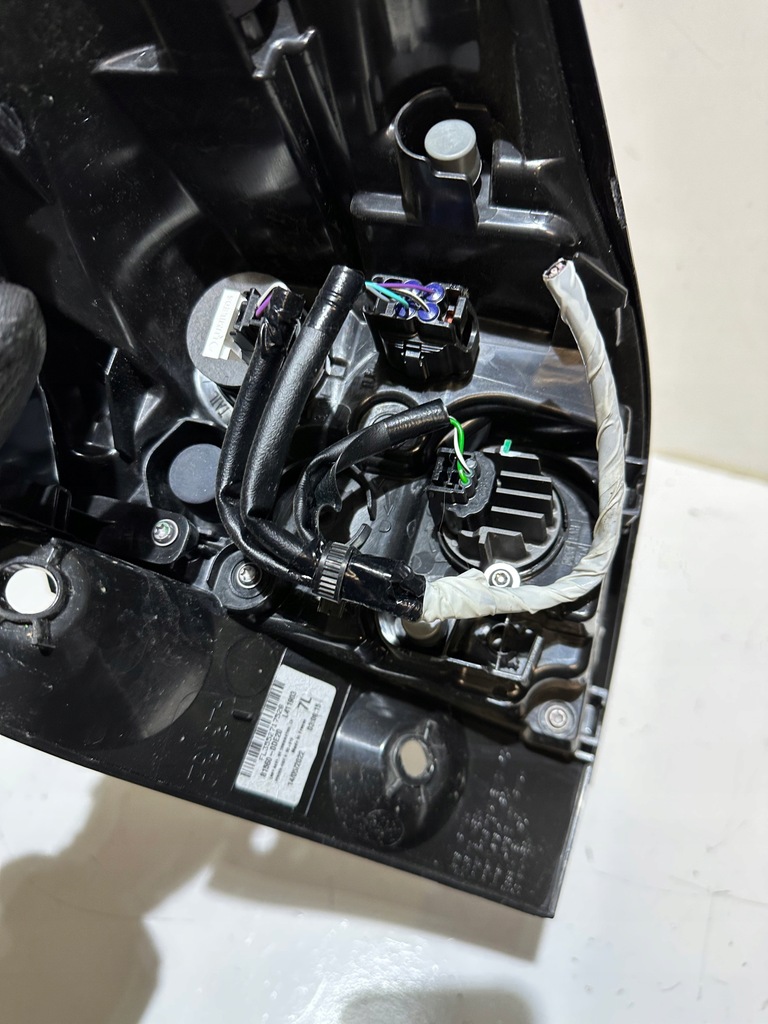 фото №8, Toyota yaris cross лампа задняя левая 81560-0de20