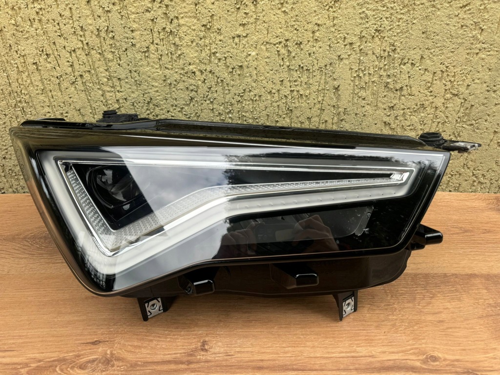 Купити Seat ateca рестайлінг  20- фара правий передня перед full led 576941032c