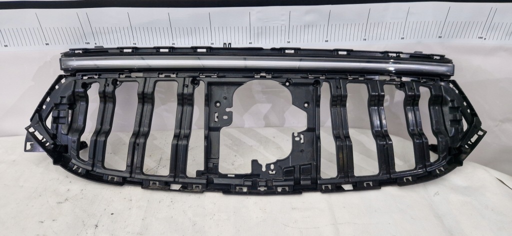 фото №1, Mercedes eqa 243 лампа накладка led перед + каркас решётка