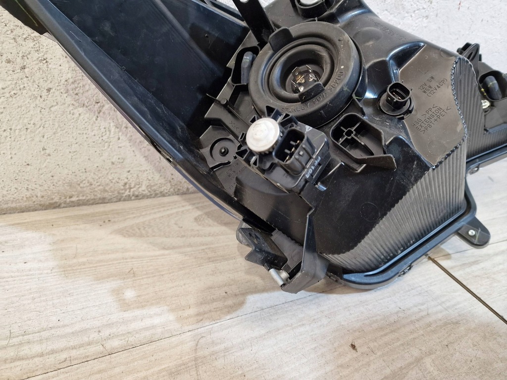 фото №11, Mitsubishi space star фара левый лампа левая 8301d445