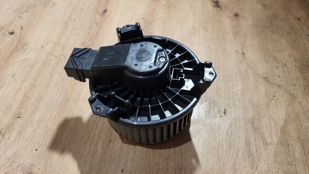 фото №1, Воздуходувка отопителя suzuki swift mk6 05-