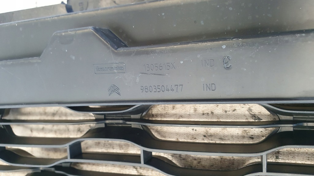 фото №9, Citroen c4 picasso решітка середня бампера org