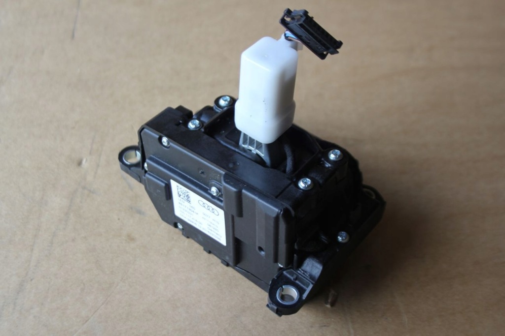 фото №3, Выборщик переключения передач audi r8 spyder 4s1713041f