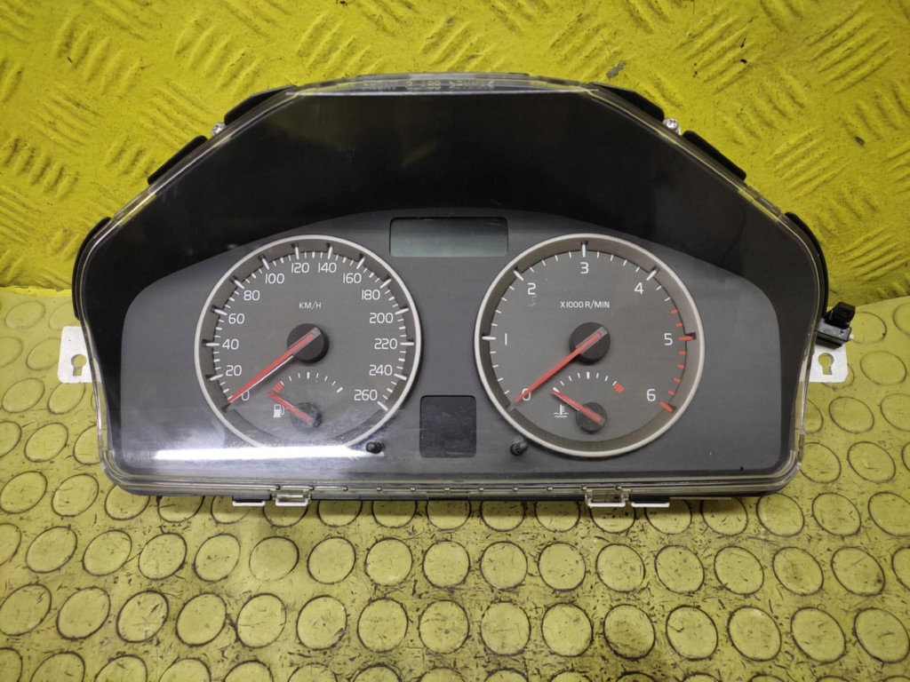 Купить Volvo v50 панель 30710071