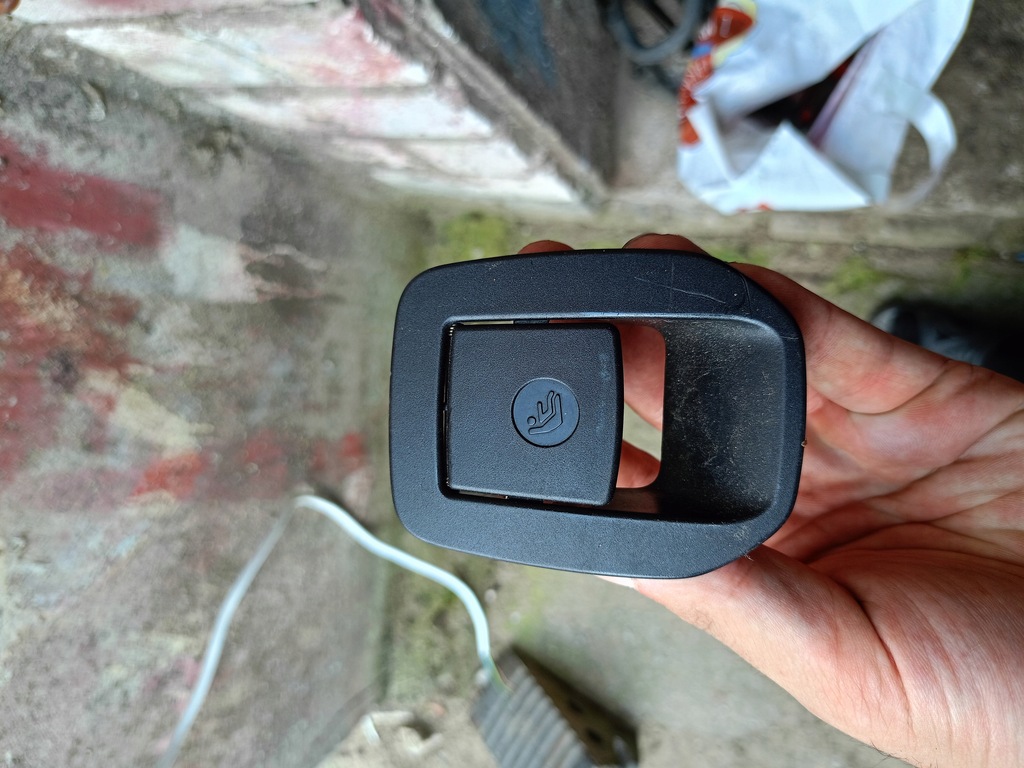 фото №1, Bmw e92 isofix заглушка