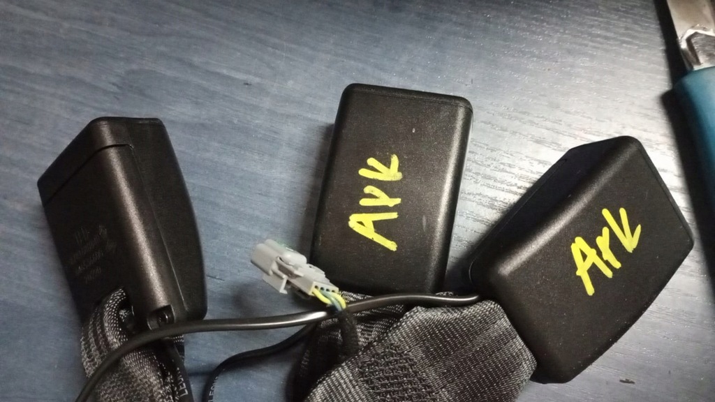 фото №7, Клипса поперечина задняя renault arkana 878168084r 878167142r состояние jak новый