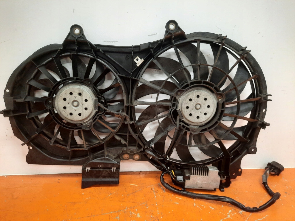 Audi a4 b6 2.0b 00-05 вентилятор радиатора 8e0121205m alt Недорого