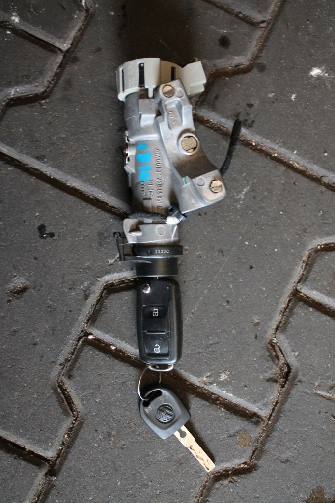 фото №1, 1810. замок зажигания dwa ключи vw t5 6r0905851k