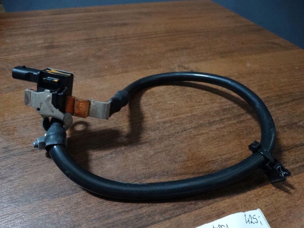 фото №1, Idealna клемма аккумулятор минус mercedes w206 1