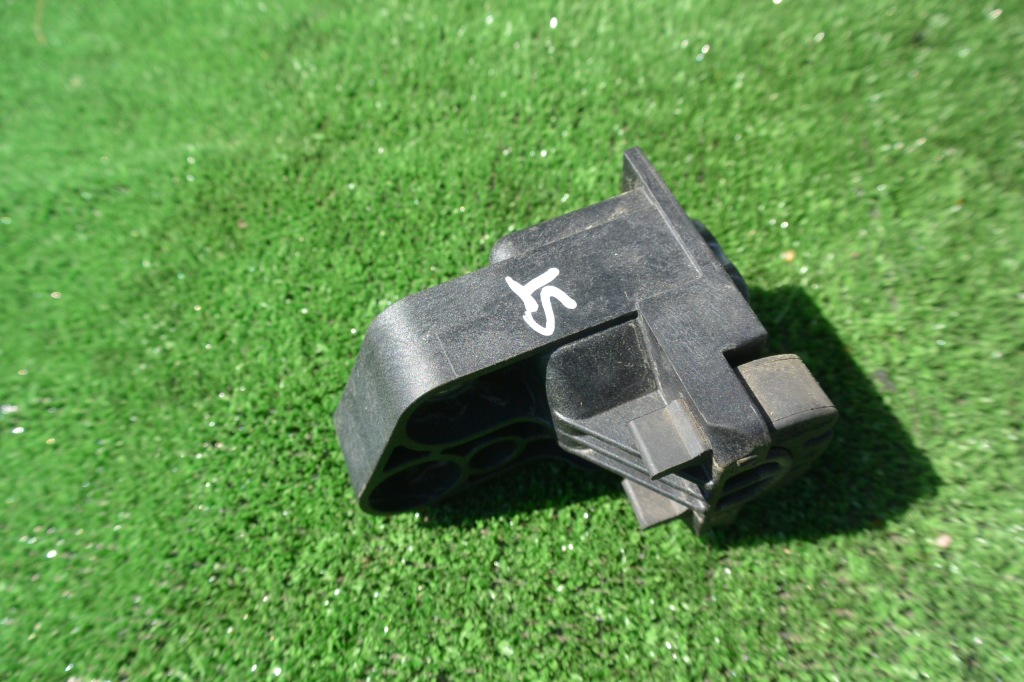 фото №4, Кронштейн радиатора правое alfa romeo stelvio