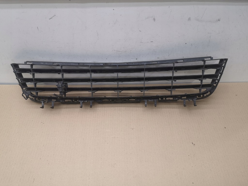 Решітка бампера середня opel astra h 3 рестайлінг  07-11 Ціна