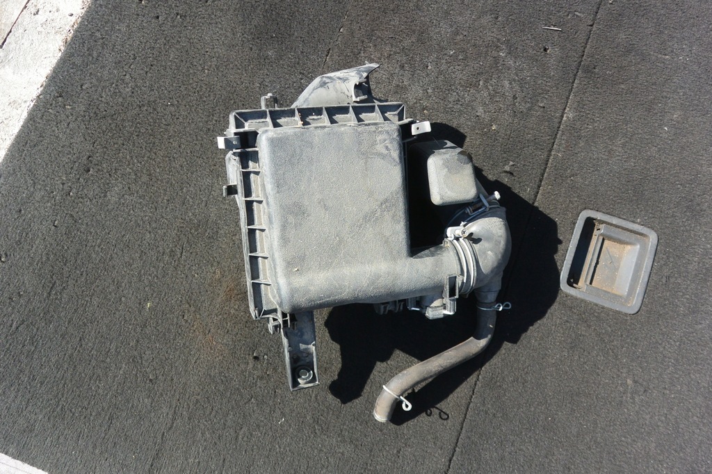 фото №1, Корпус фильтра воздуха расходомер toyota prius plus + 1.8 гибрид kpl