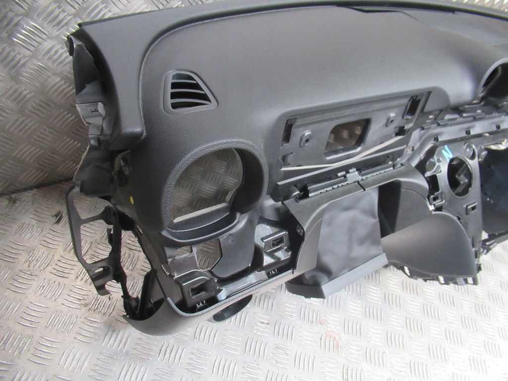 фото №11, Mercedes c-klasa w206 панель приладів консоль подушки безпеки ремені комплект orginal