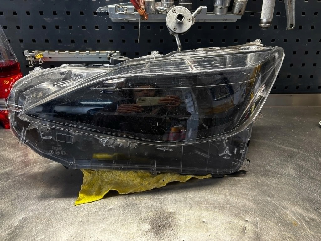 фото №1, Стекло фары левый стекло левая лампы toyota yaris cross led 20-