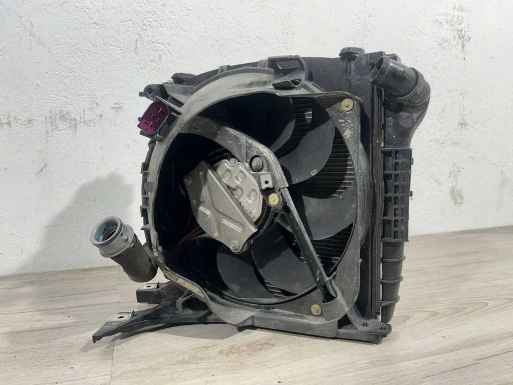 Купити Радіатор води porsche 9p1121252