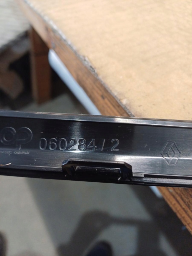 Молдинг renault 808775240r, 808211494r Оригінал