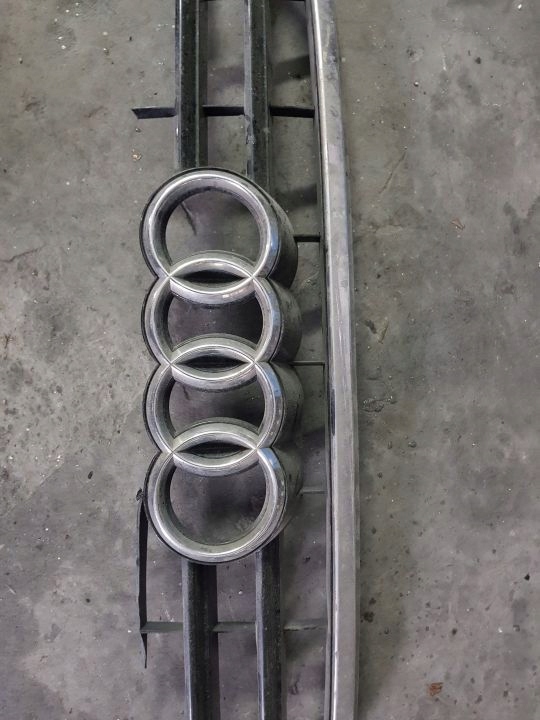 фото №1, Емблема решітка радіатора logo перед audi a6 c7 a8 q2 q8